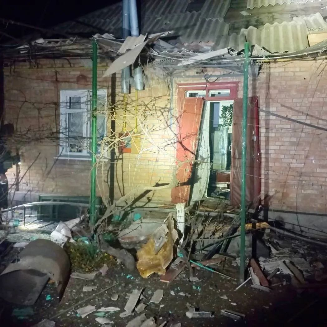 У Нікополі російський снаряд влучив у приватний будинок