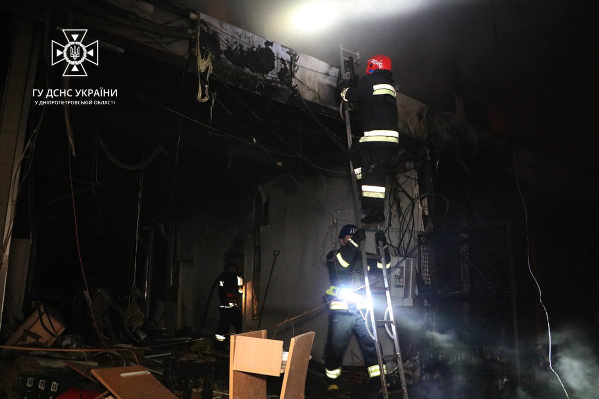 З полум’я вогнеборці врятували 4 працівників підприємства
