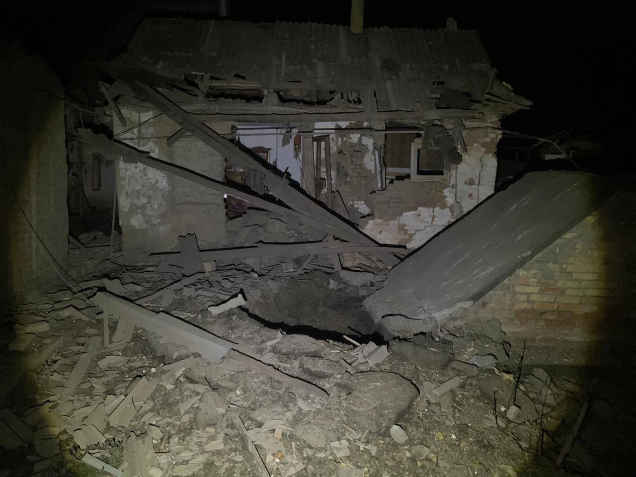 Російські снаряди повністю зруйнували один будинок