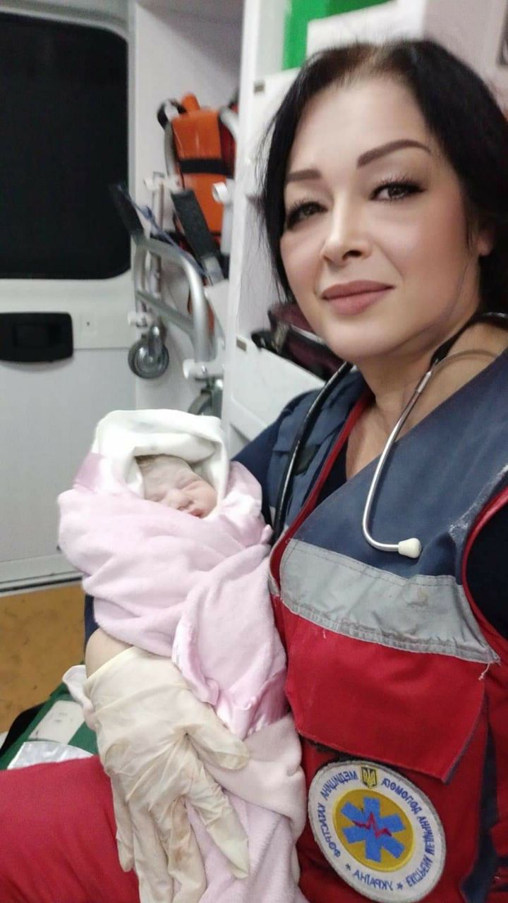На Дніпропетровщині жінка народила дівчинку по дорозі у лікарню