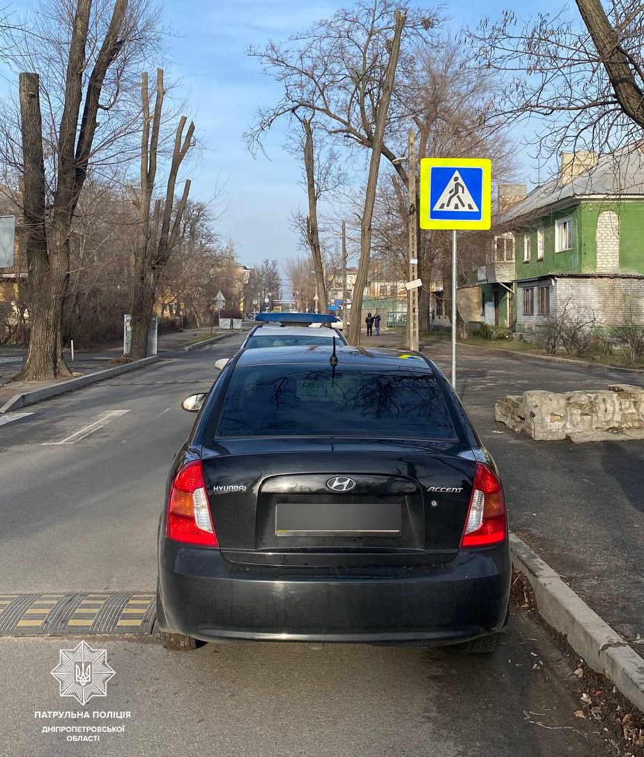 На Дніпропетровщині водійка запропонувала патрульним хабара 