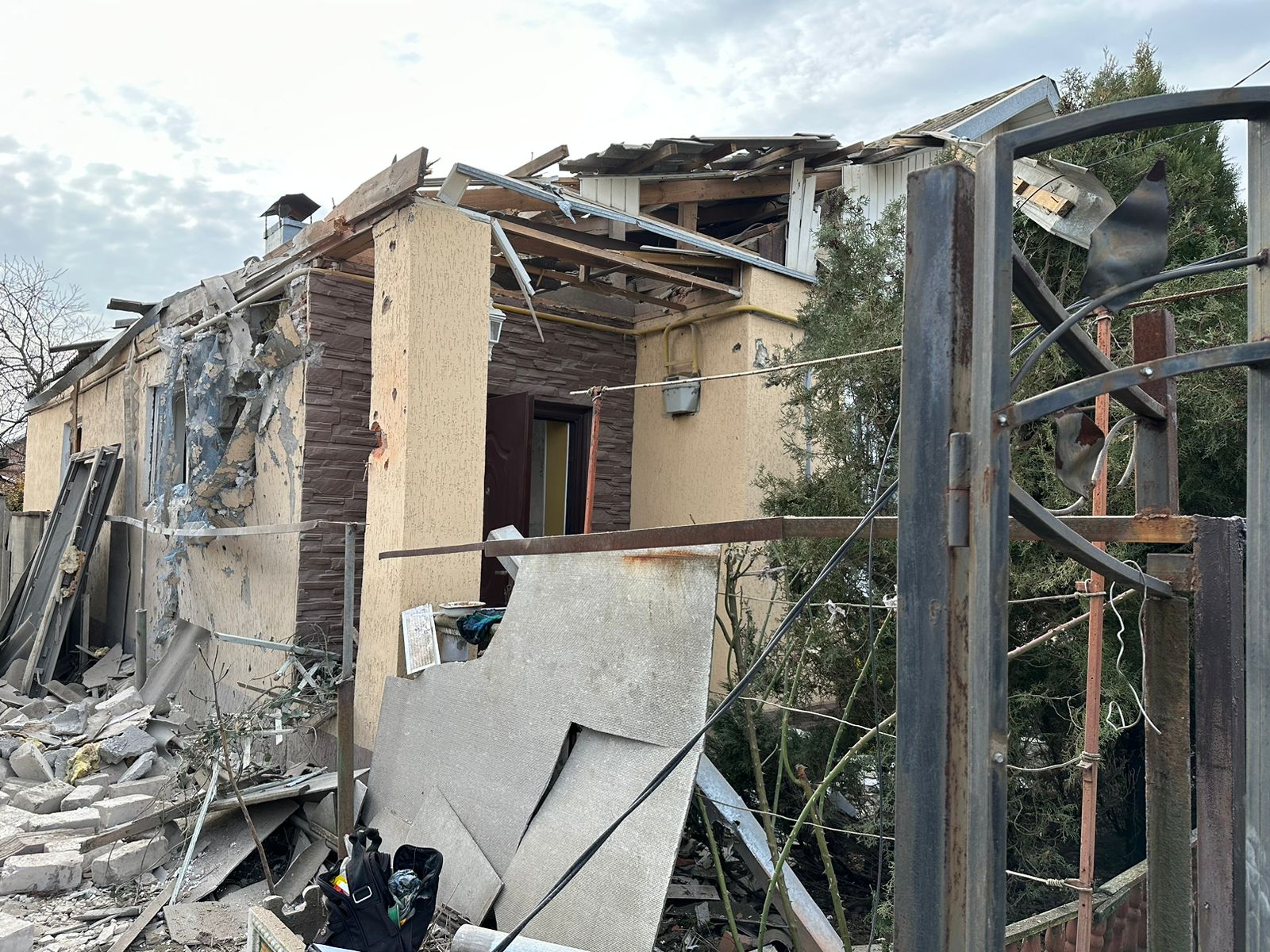 Значних руйнувань було завдано двом приватним будинкам