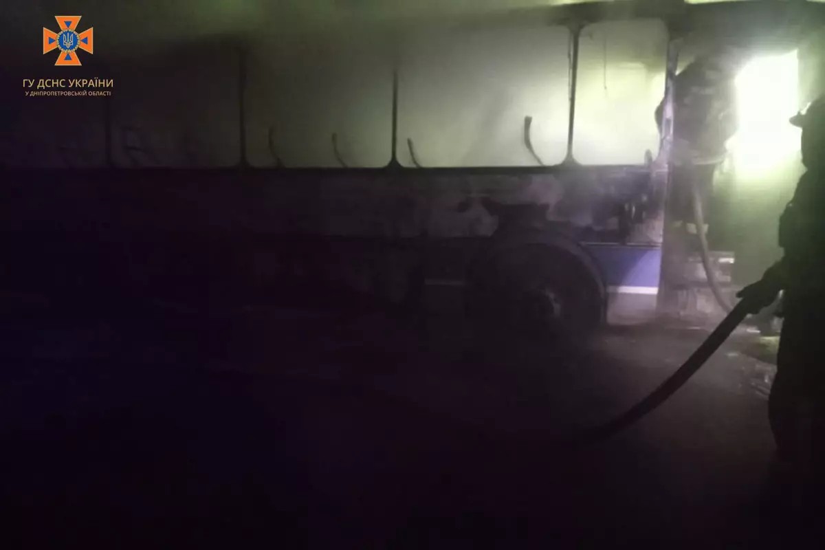 У Покрові загорівся пасажирський автобус 