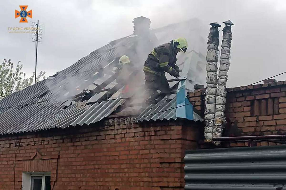 Вогнем пошкоджено дах та перекриття житлового будинку на площі 80 квадратних метрів