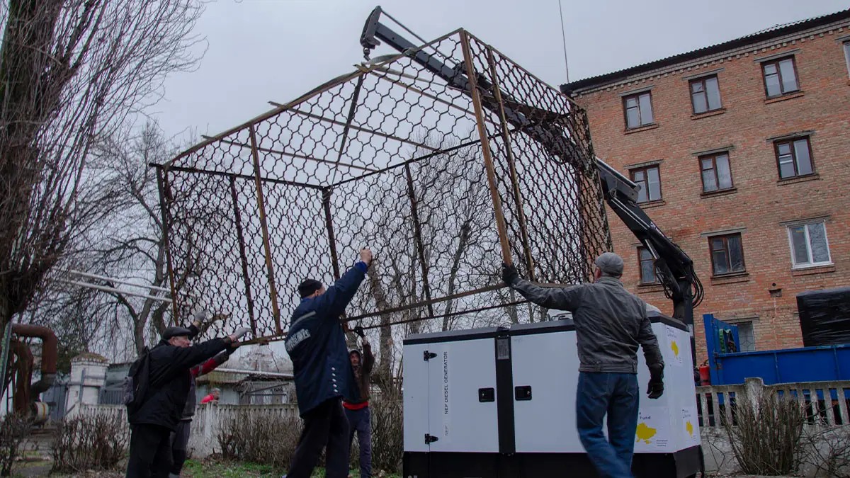 Фонд Віктора Пінчука доставив три генератори до шелтерів Нікополя у березні