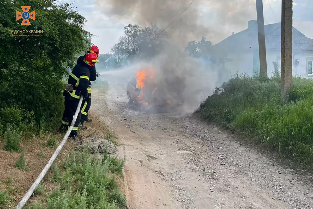 Вогнем знищено моторний відсік та салон «ВАЗ-2109»