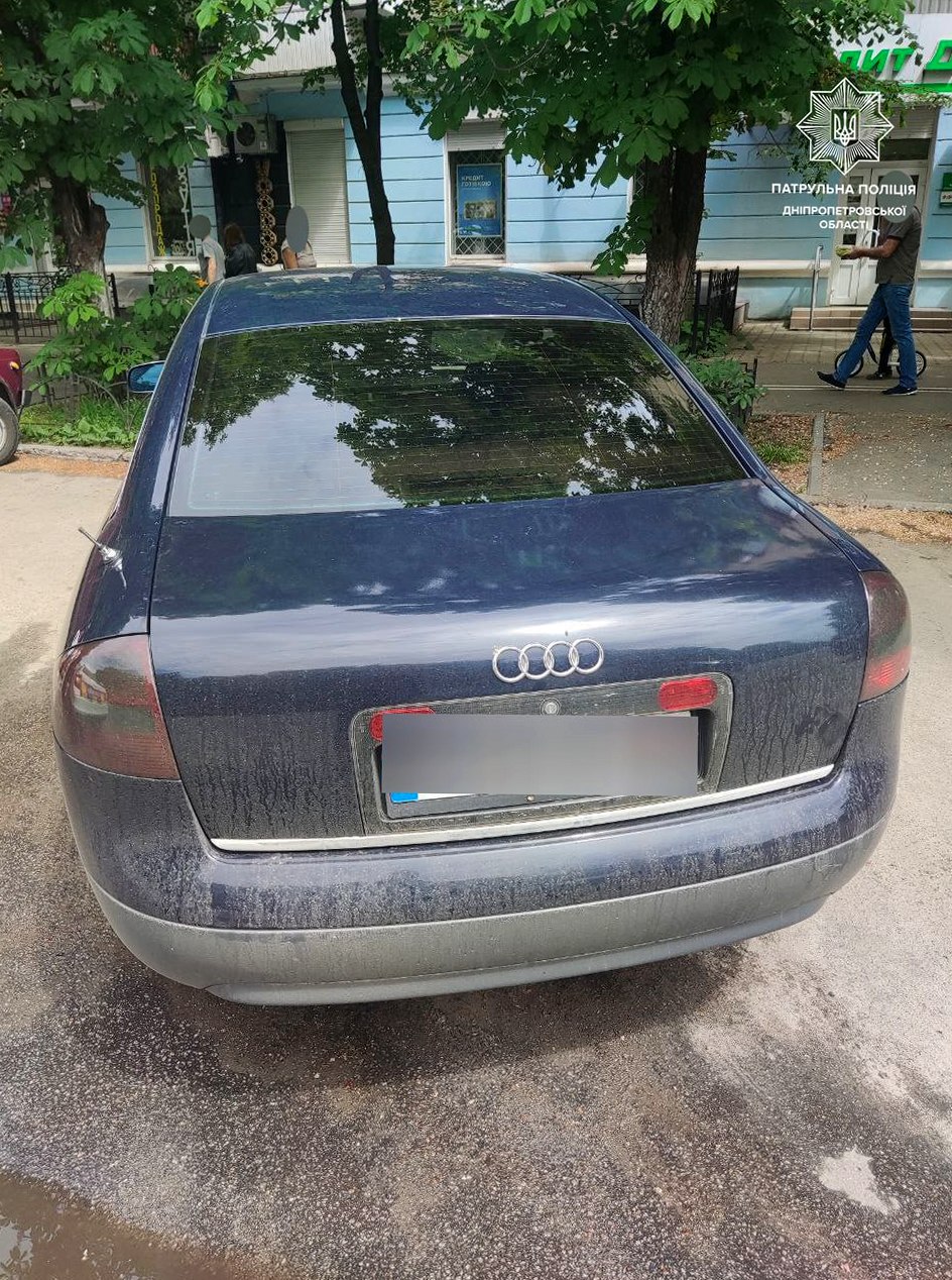 На Дніпропетровщині водійка Audi їздила з підробленими документами