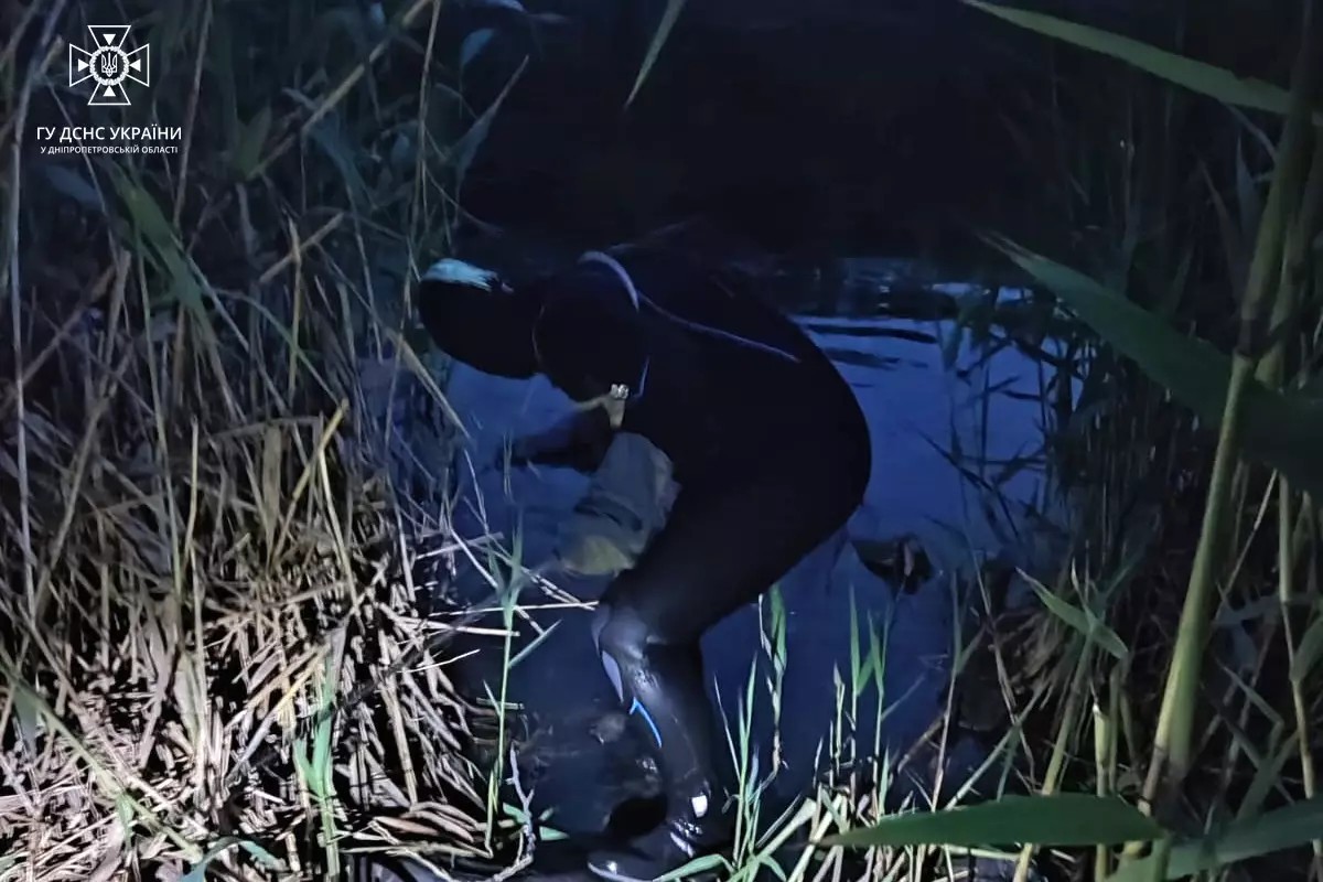 На Дніпропетровщині водолази дістали з водойми загиблу жінку