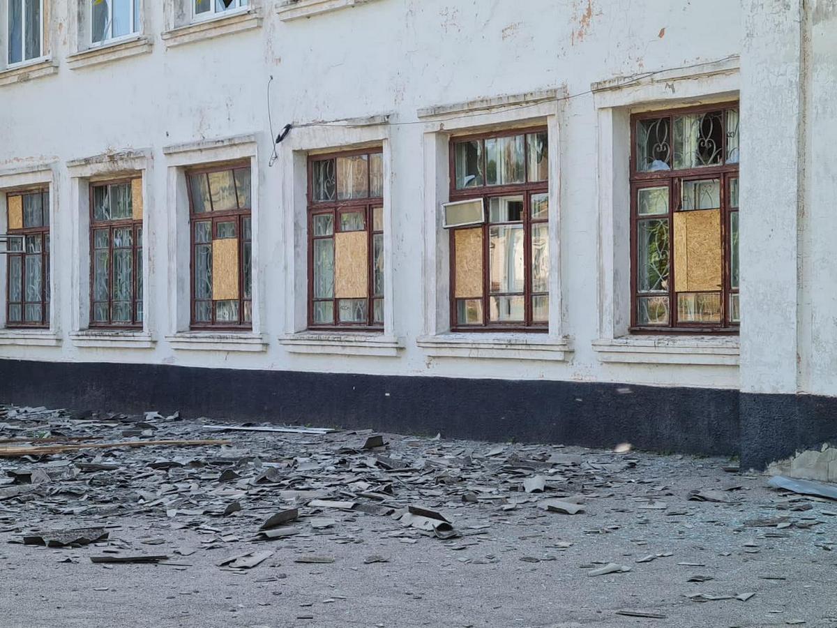В результаті ворожих обстрілів було пошкоджено два навчальні заклади