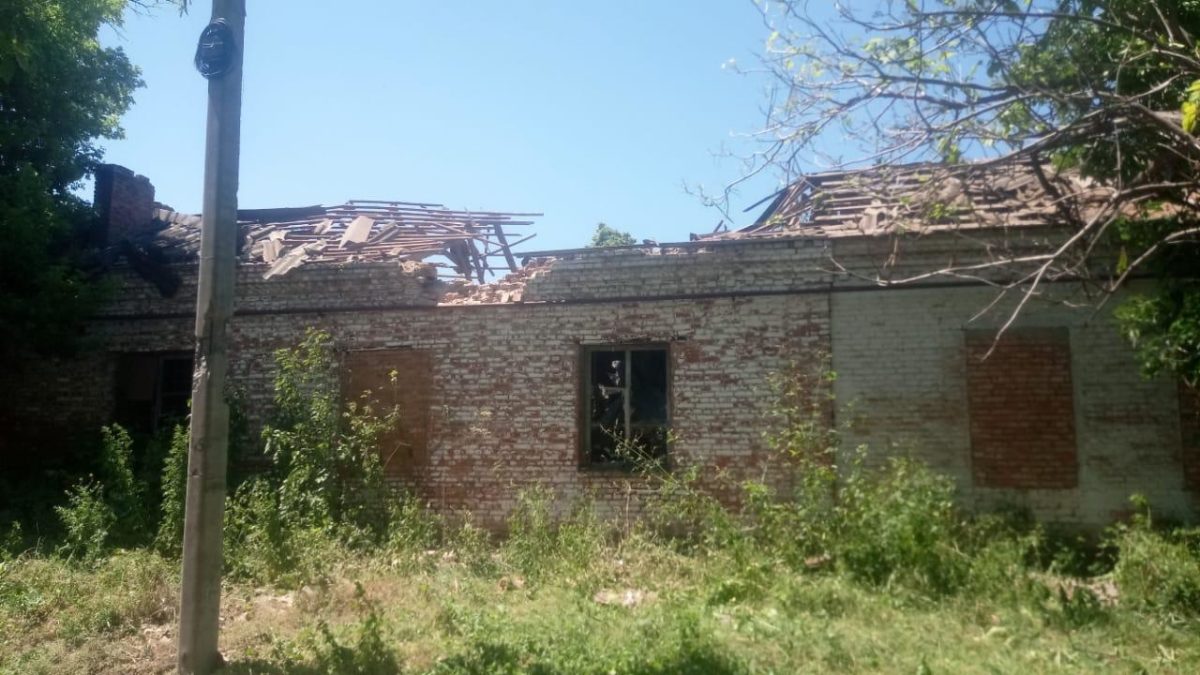 Пошкоджено житлові будинки, господарчу споруду, автотранспорт містян та дорожне покриття