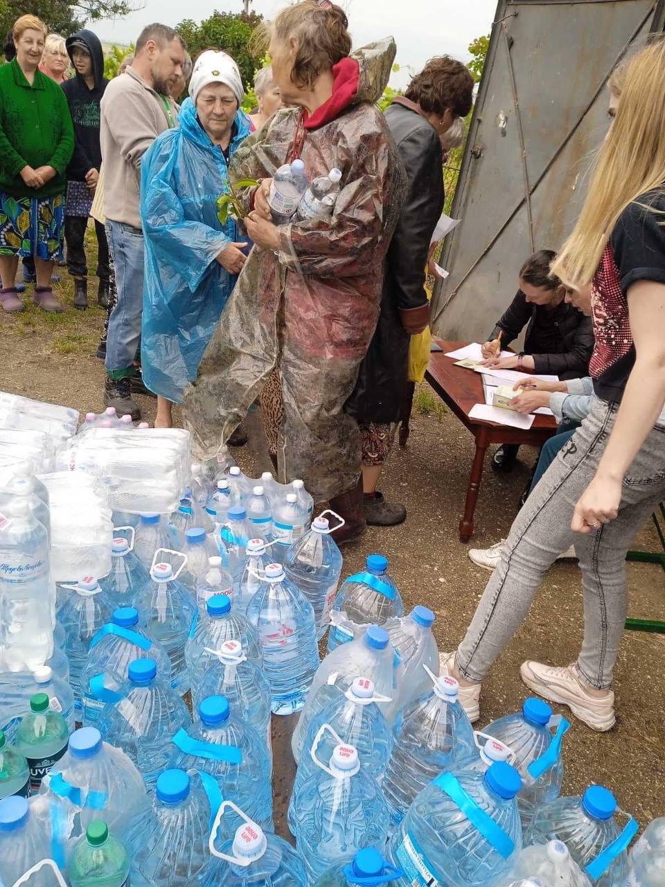Жителям Марганця, Покрова та Томаківці постачають воду