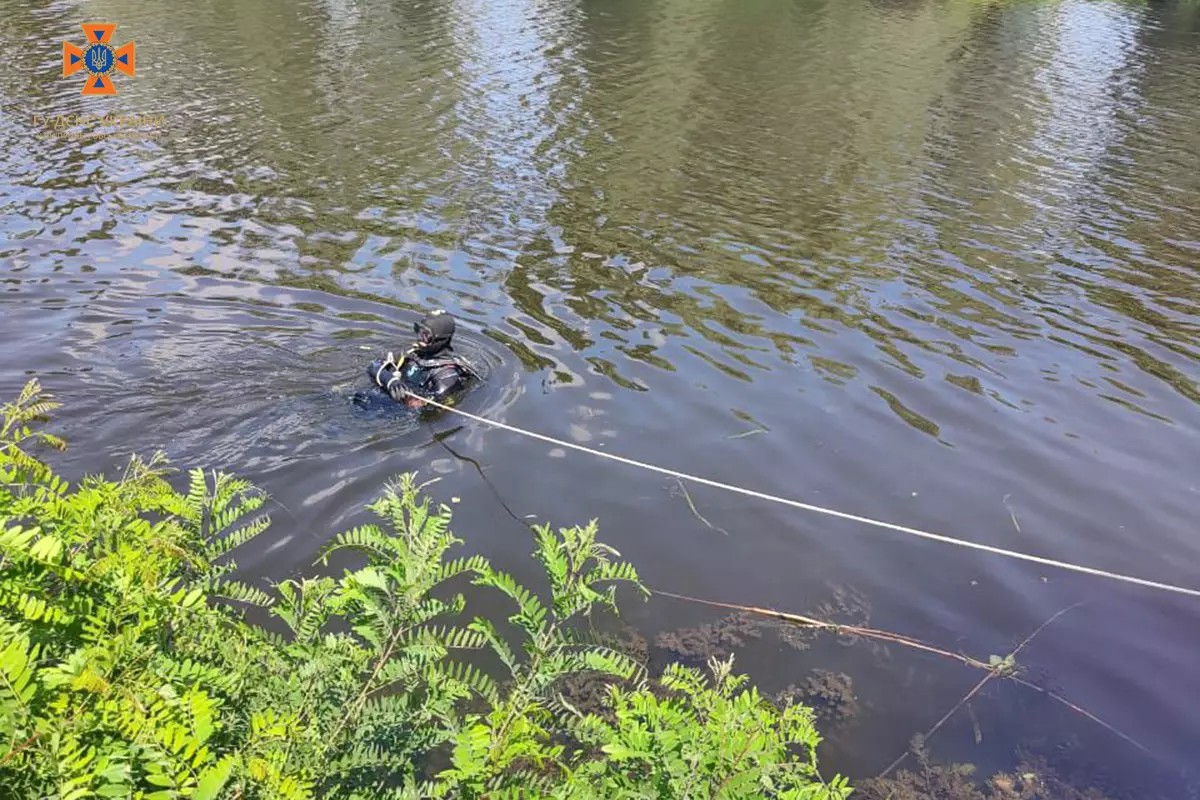 Рятувальники дістали з водойми тіло загиблого чоловіка