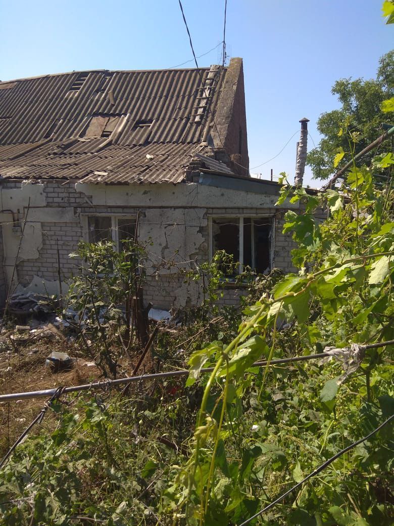 Загарбники з важкої артилерії обстріляли житловий сектор Нікополя