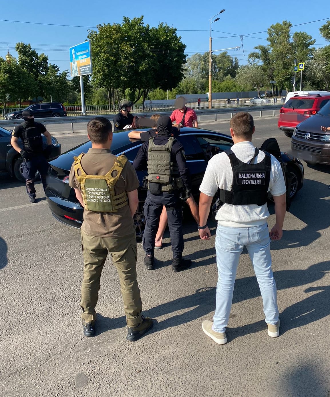 На Дніпропетровщині 34-річна жінка переправляла за кордон чоловіків 
