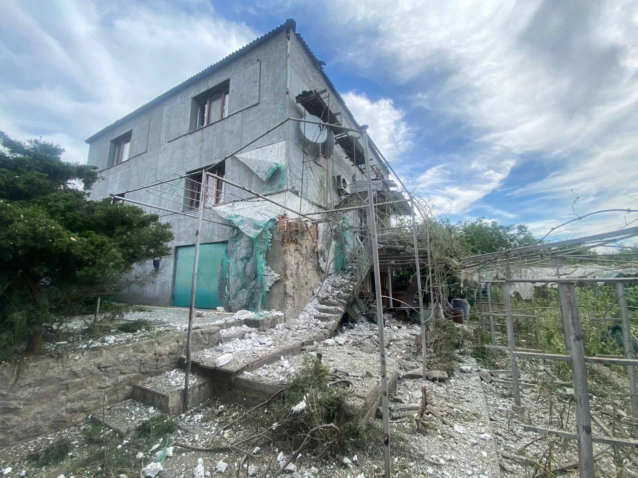 Пошкоджені 12 приватних будинків