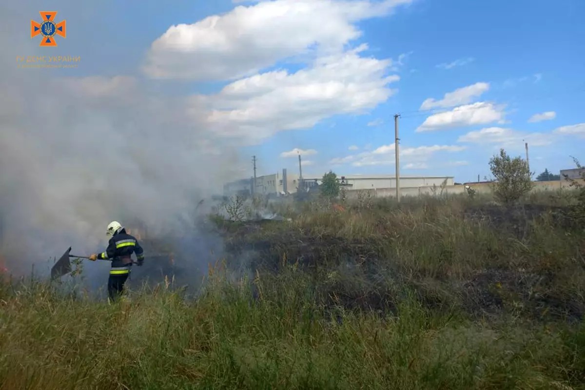 На Дніпропетровщині фіксують численні пожежі в екосистемі