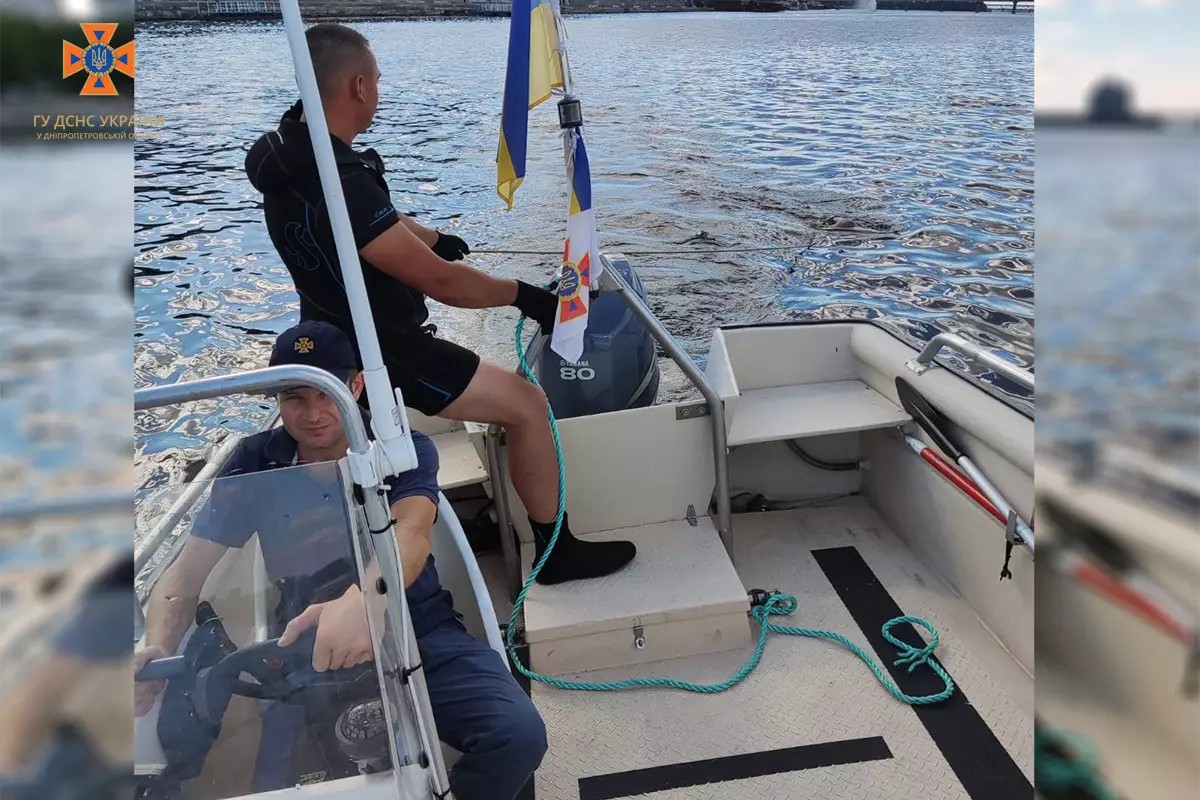 На Дніпропетровщині рятувальники дістали з річки Дніпро тіло чоловіка 