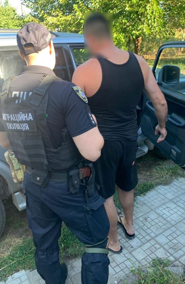 Поліцейські Дніпропетровщини затримали працівників ТЦК