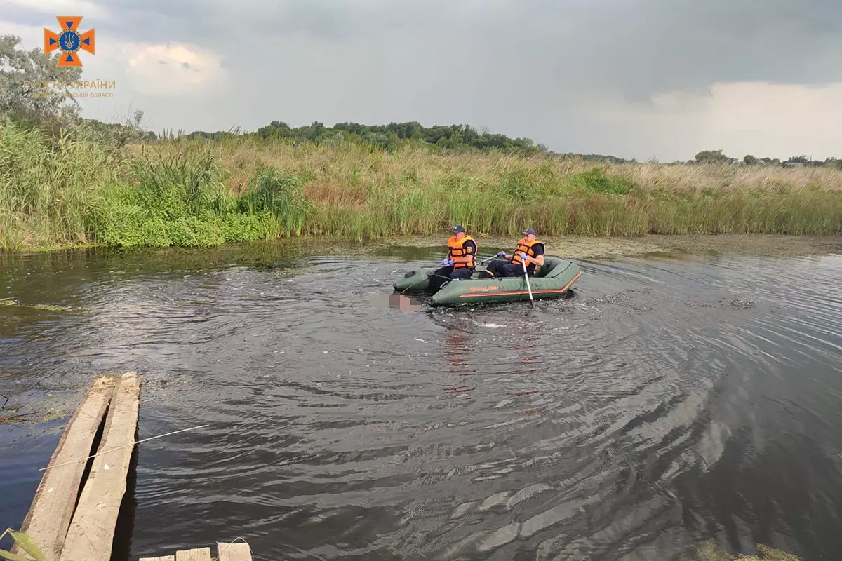 Тіло чоловіка рятувальники виявили на відстані 10 метрів від берега