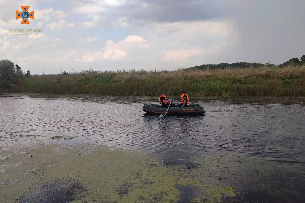 На Дніпропетровщині рятувальники дістали з річки тіло чоловіка 
