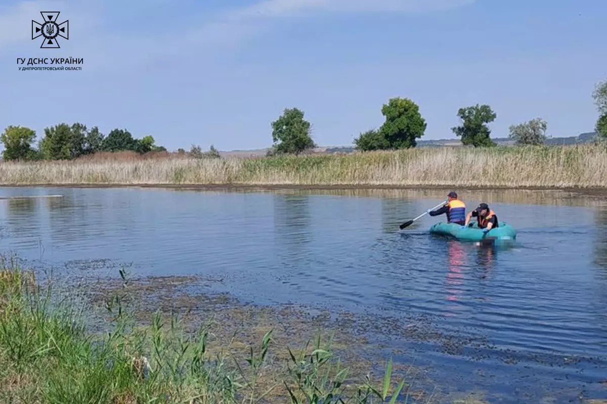 На Дніпропетровщині рятувальники дістали з водойми тіло загиблої жінки
