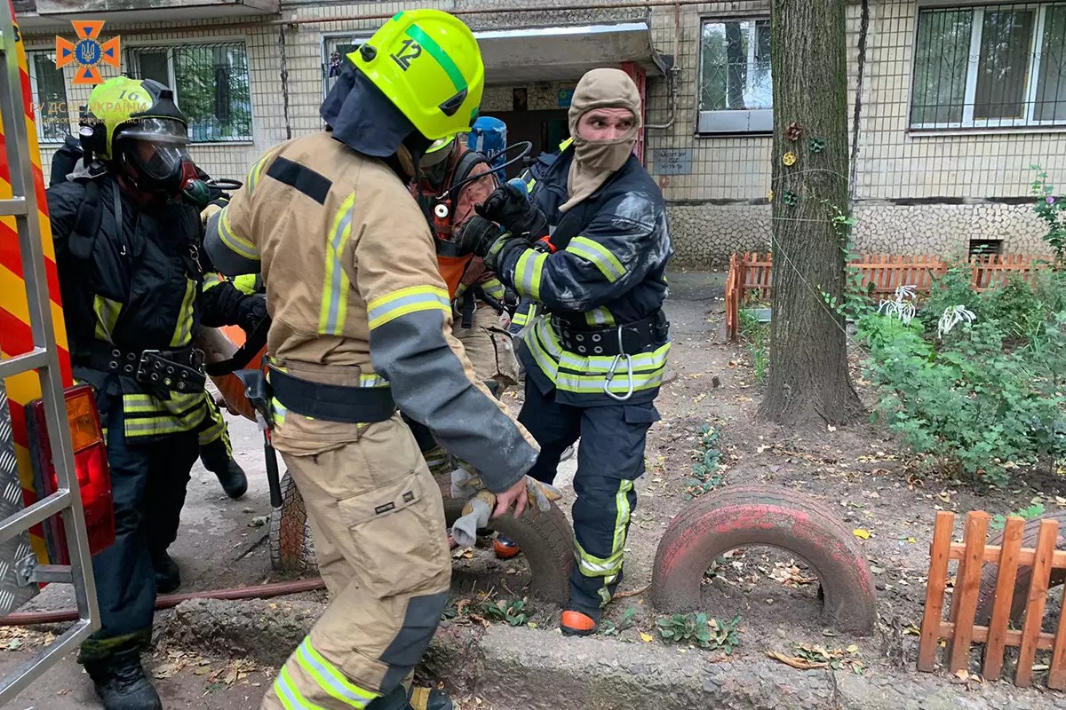 На Дніпропетровщині під час пожежі у квартирі врятували 73-річного чоловіка 