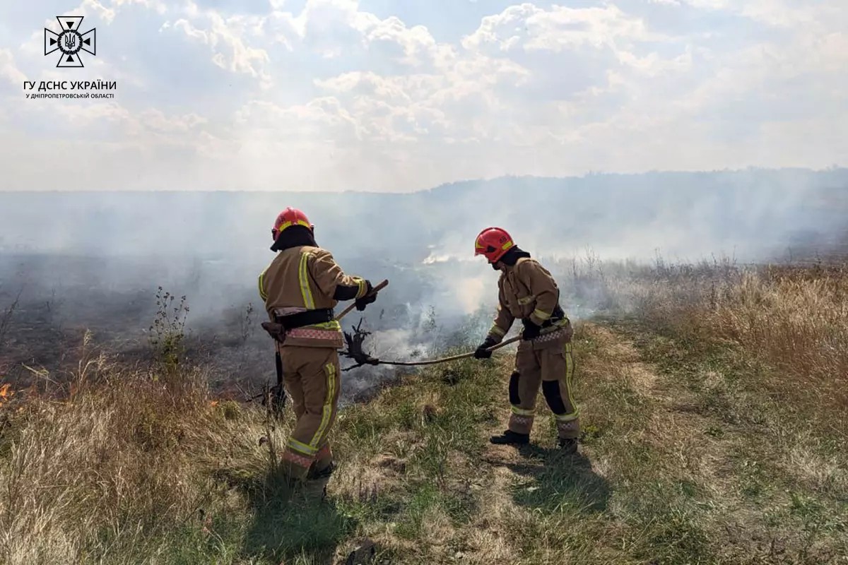 За минулу добу вогнеборці ліквідували 64 пожежі