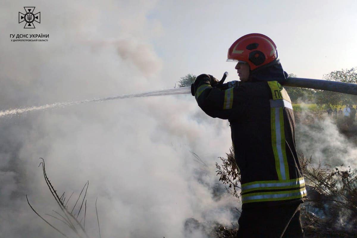 На Дніпропетровщині протягом доби вогнеборці ліквідували 50 пожеж в екосистемах