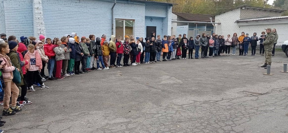 Близько 70 школярів завітали до кінологічного центру ГУНП в Дніпропетровській області
