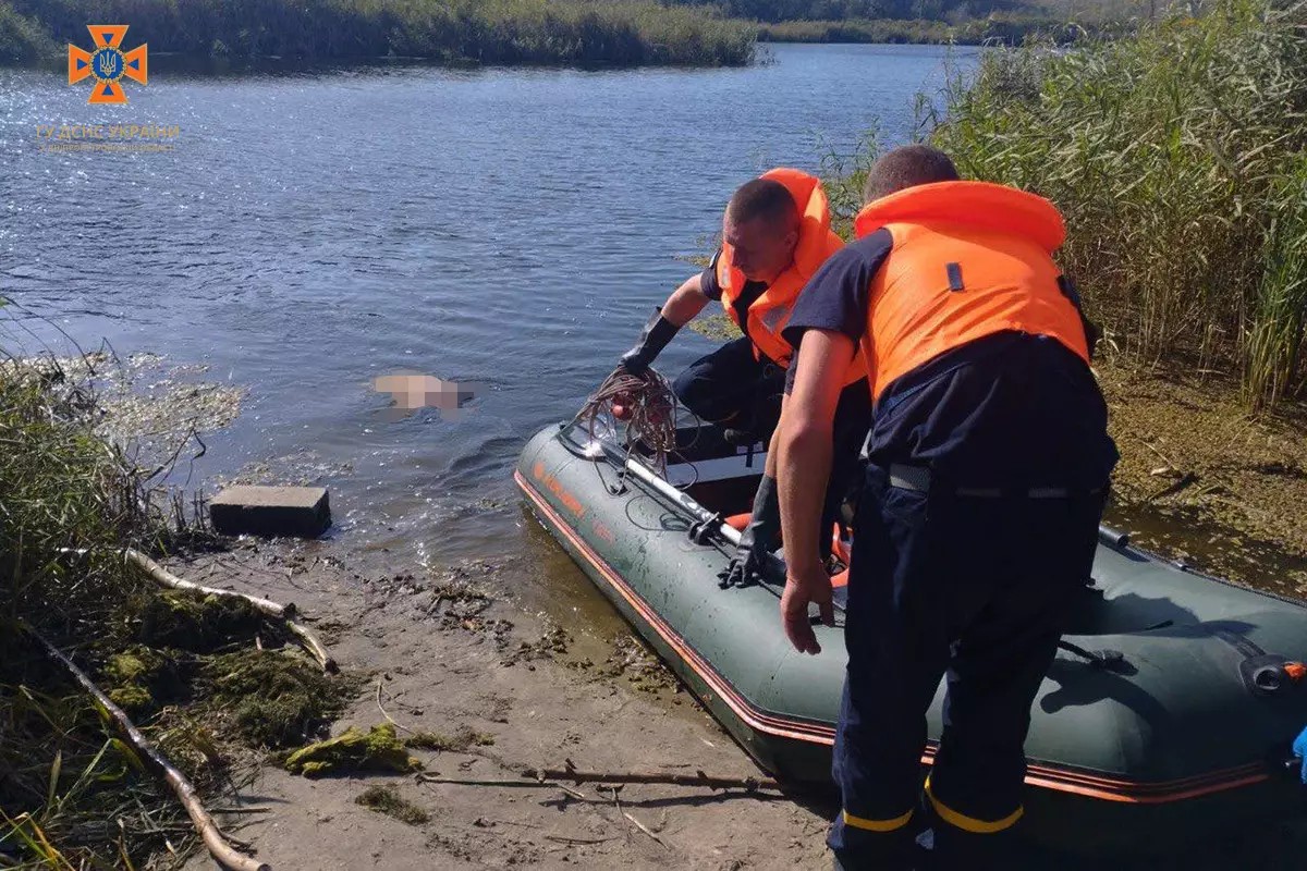 На Дніпропетровщині рятувальники дістали з річки Дніпро потопельника 