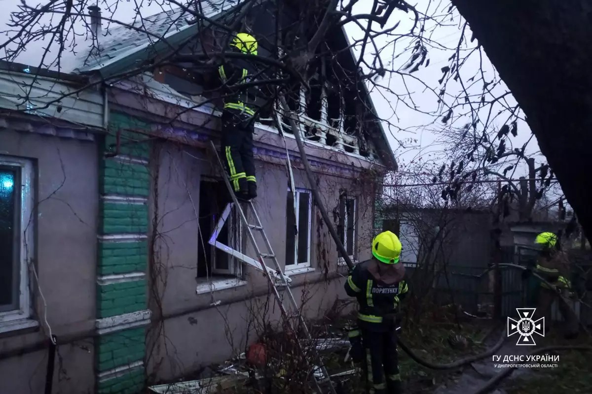 На Дніпропетровщині, під час пожежі у приватному будинку, постраждало двоє людей 