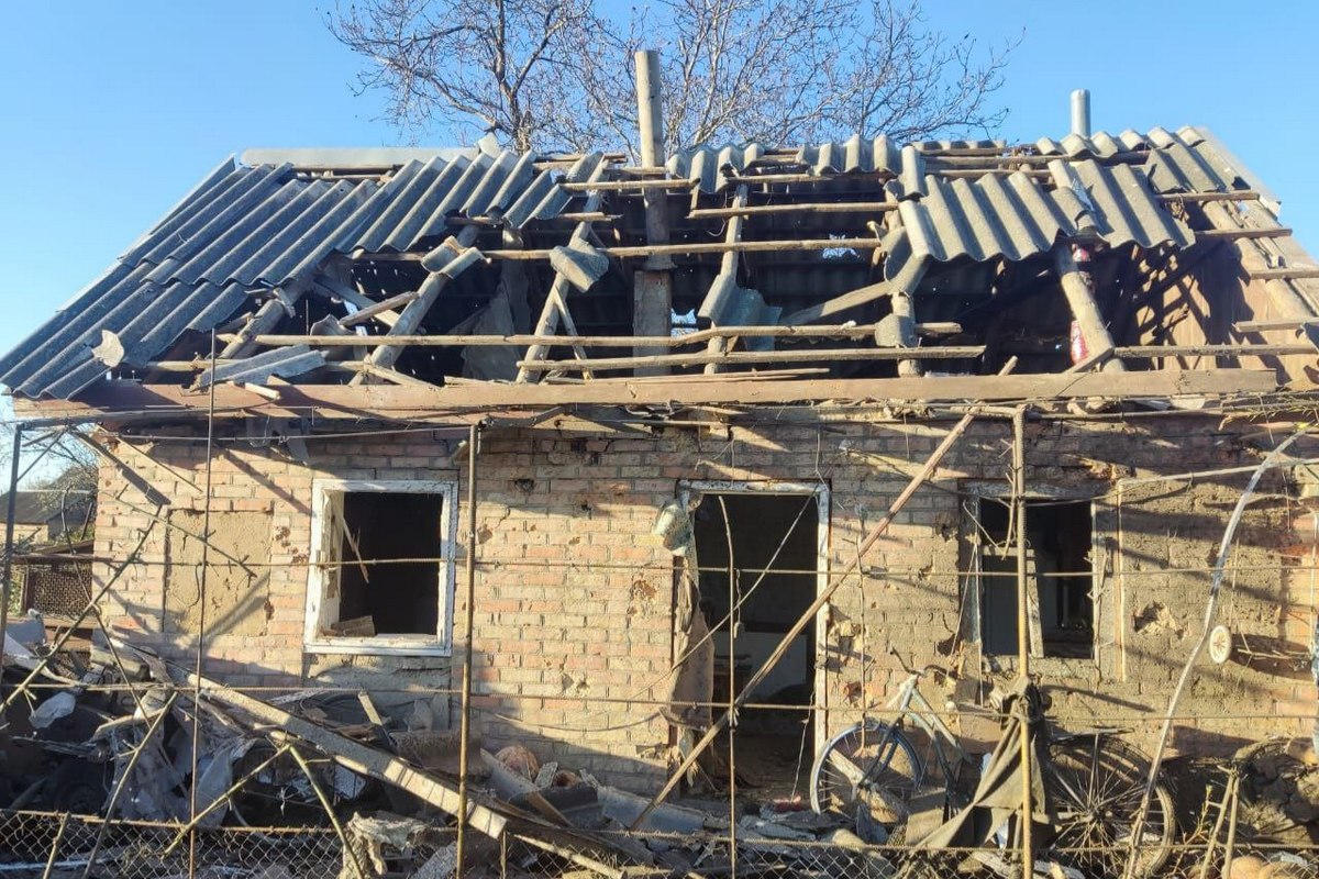 Через ворожі атаки є руйнування у Нікопольському, Синельниківському, Дніпровському районах