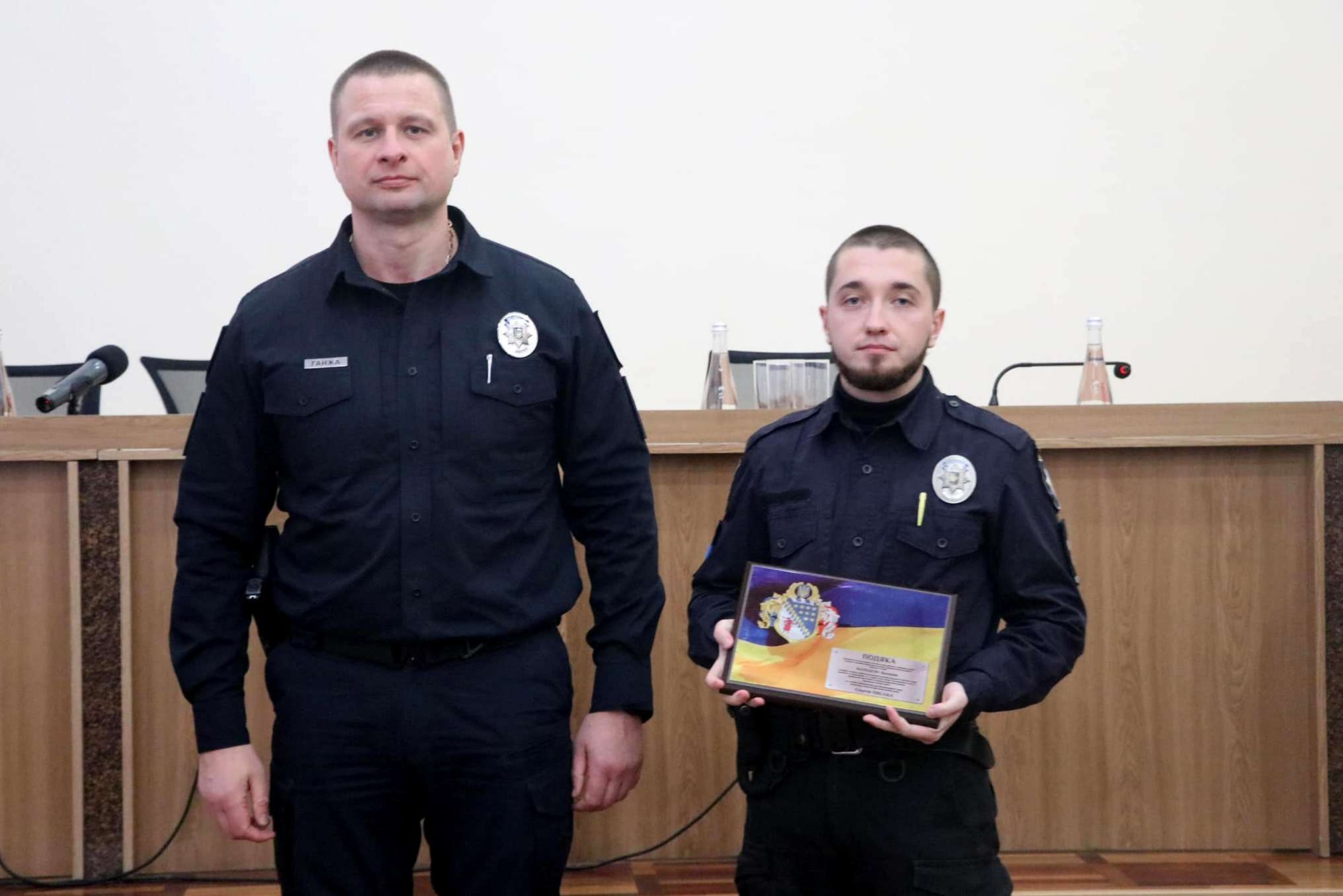 У Нікополі двох лейтенантів поліції відзначили нагородами 