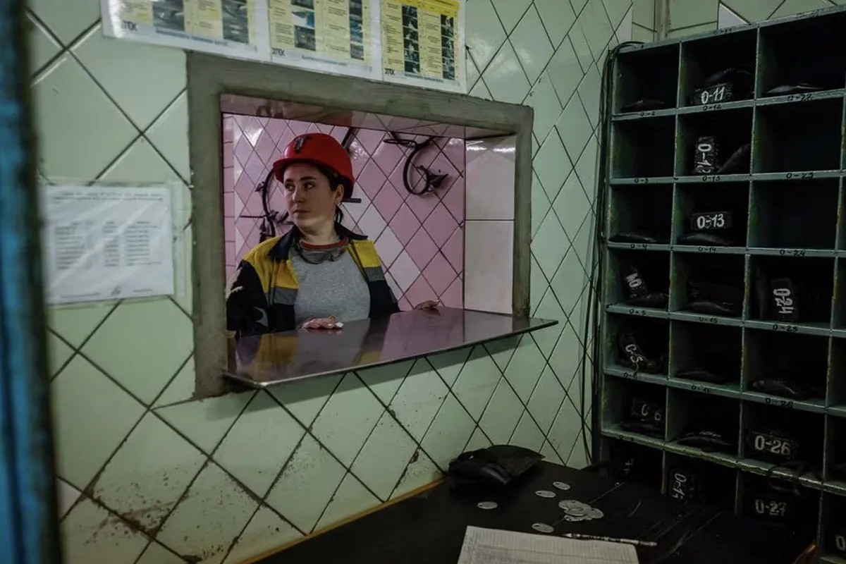 На Дніпропетровщині жінки працюють на шахті під землею