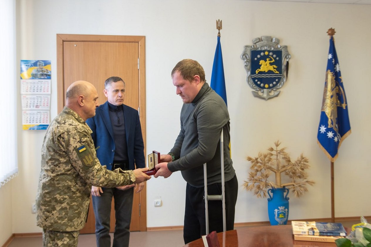 Медаллю «Захисник України» був нагороджений солдат Сергій Матюк