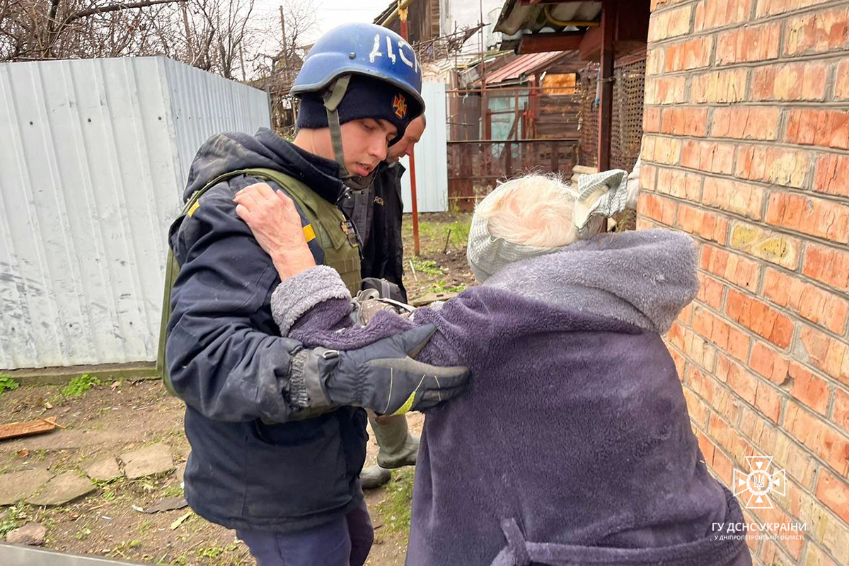 Працівники екстреної медичної допомоги доставили постраждалу до лікарні