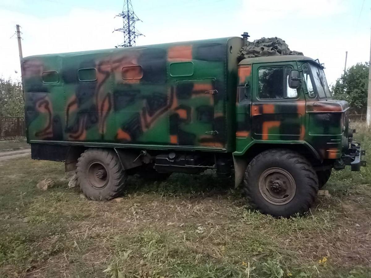 Покров передав на фронт сім автомобілів 