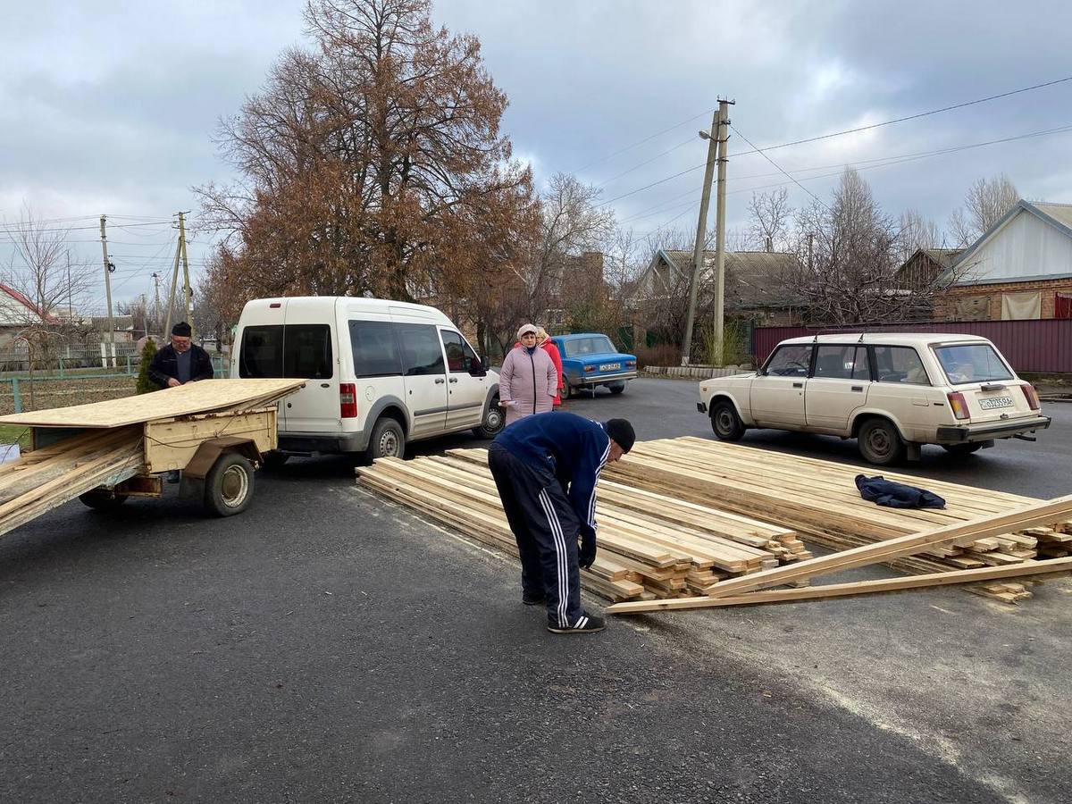 Червоногригорівська громада отримала від благодійників будівельні матеріали