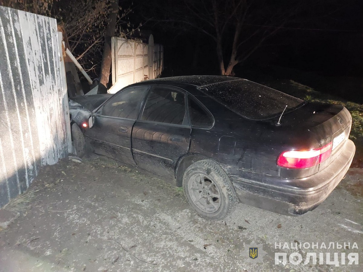 У Дніпропетровській області 20-річний чоловік викрав автівку та потрапив на ній у ДТП 