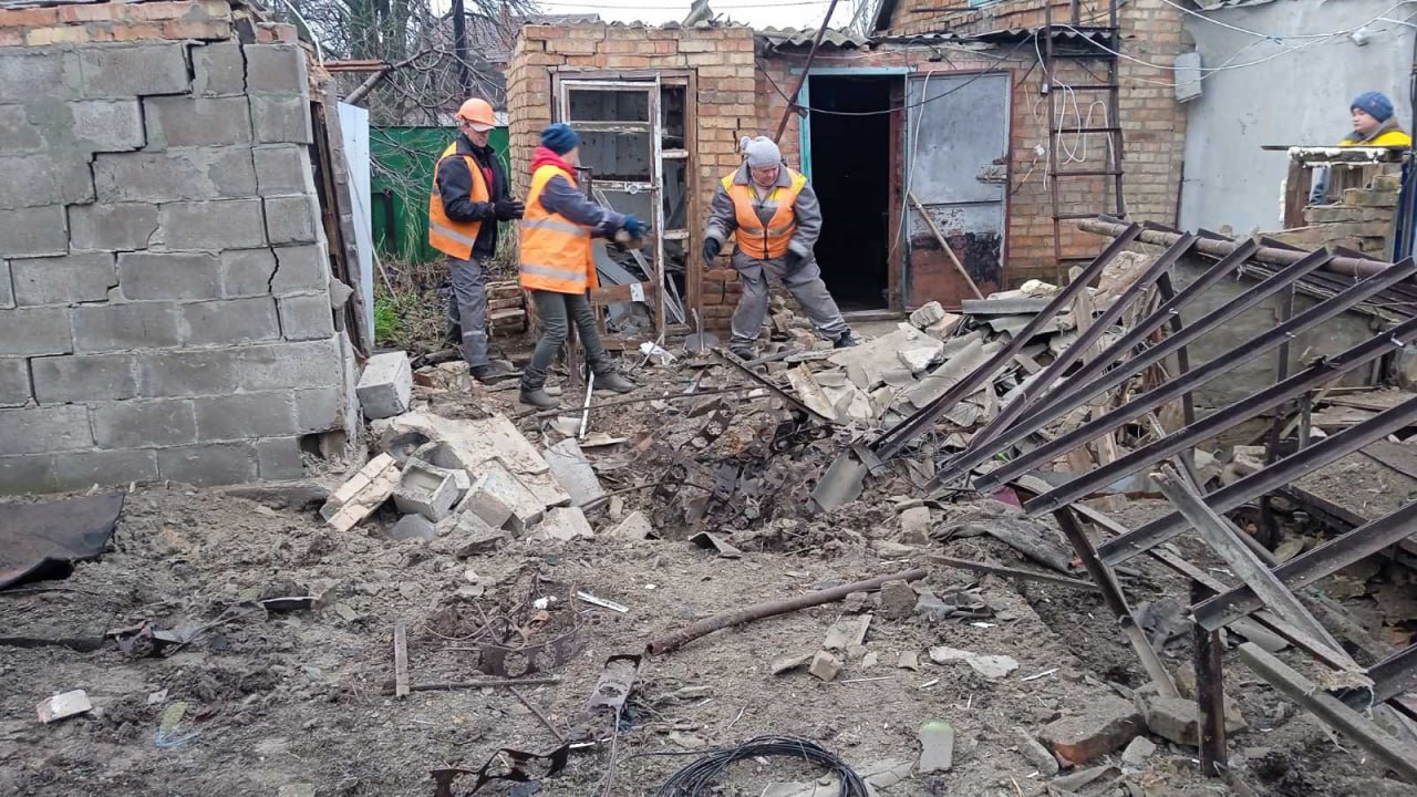 Ворожі снаряди нещадно руйнують будинки містян