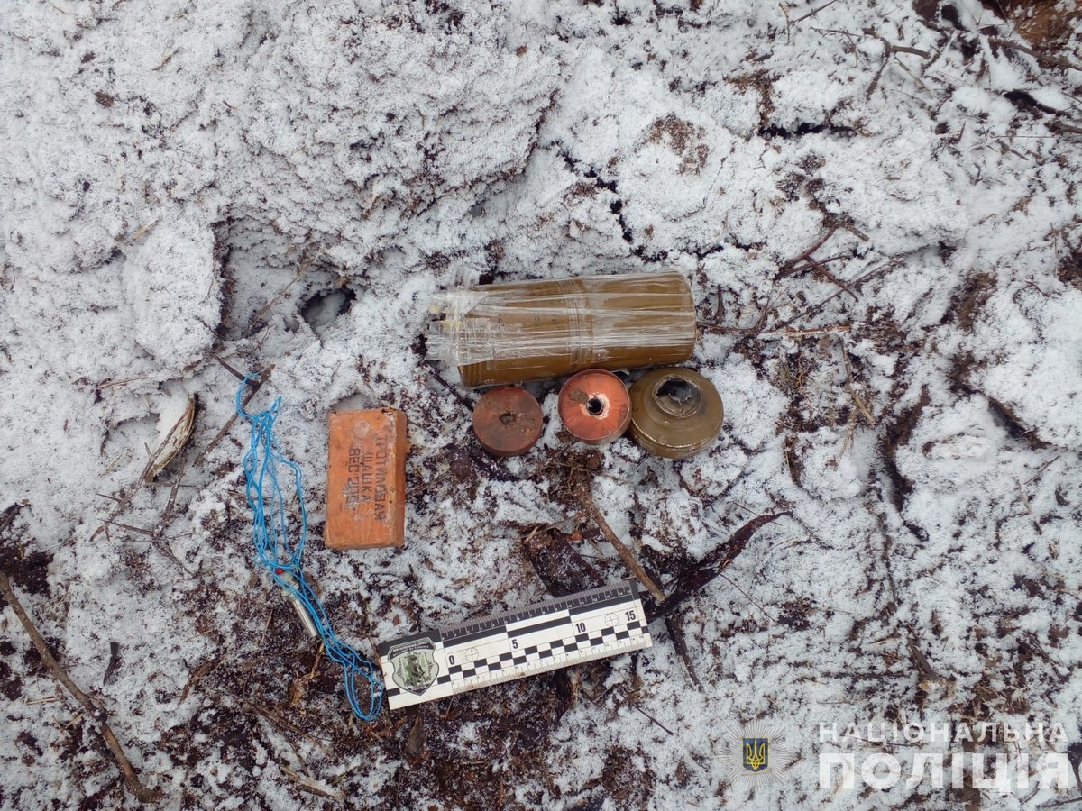 Поліцейські-вибухотехніки Нікопольщини показали, як знищують ворожі нерозірвані снаряди