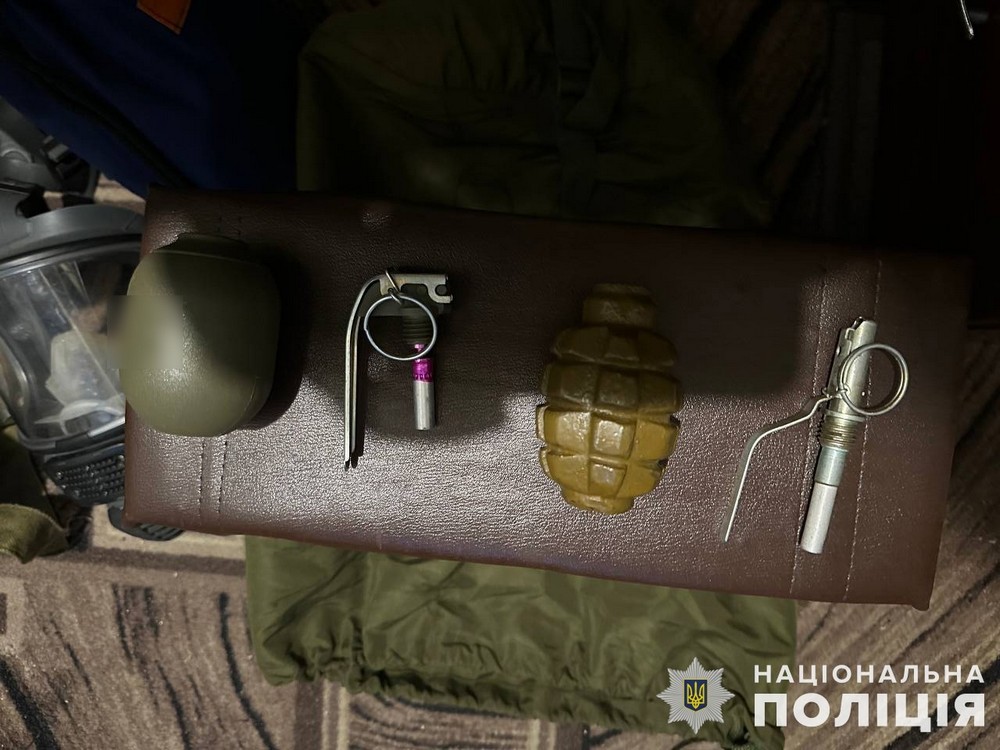 На Дніпропетровщині троє чоловіків продавали зброю та боєприпаси 
