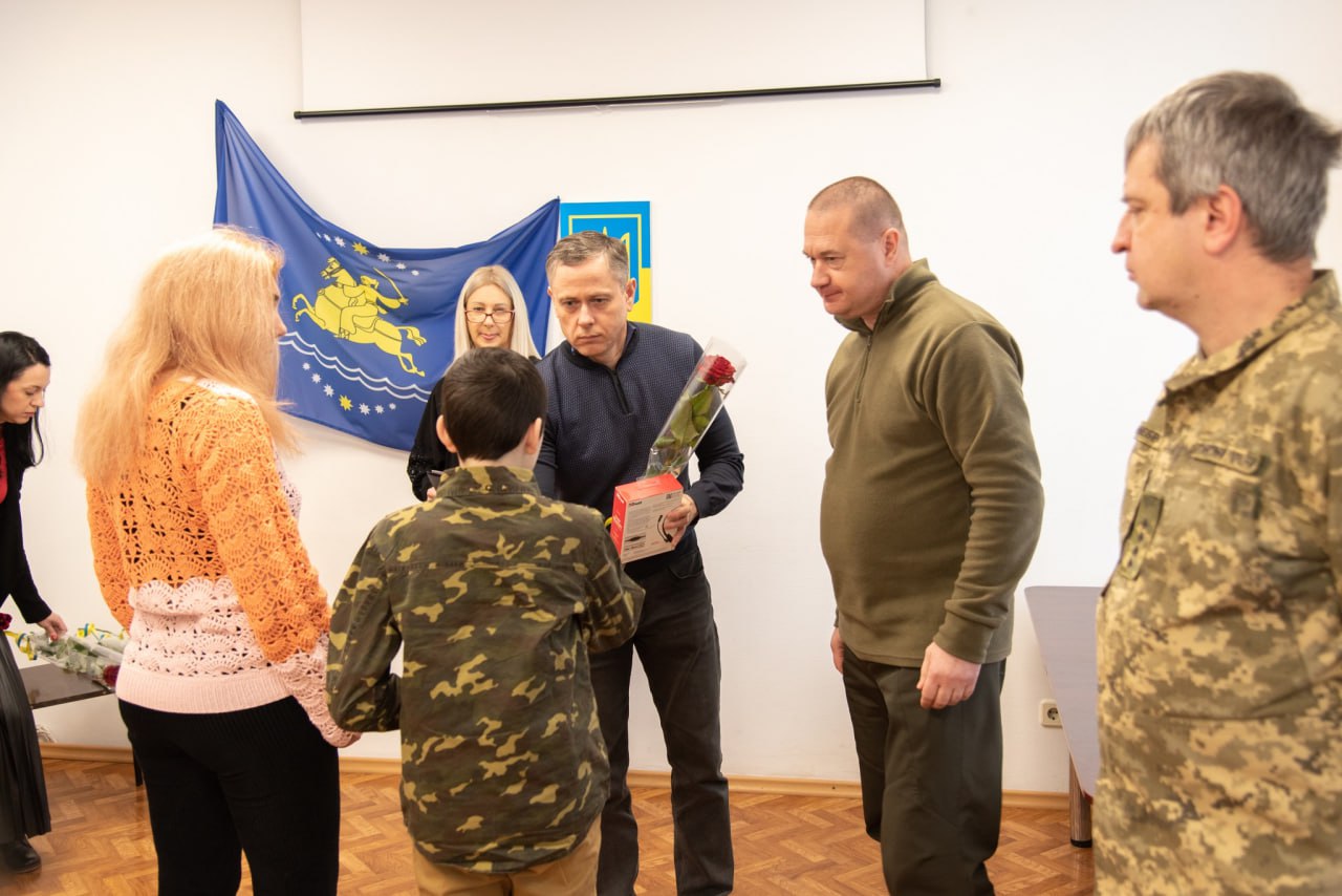  Хоробрих військових нагородили посмертно