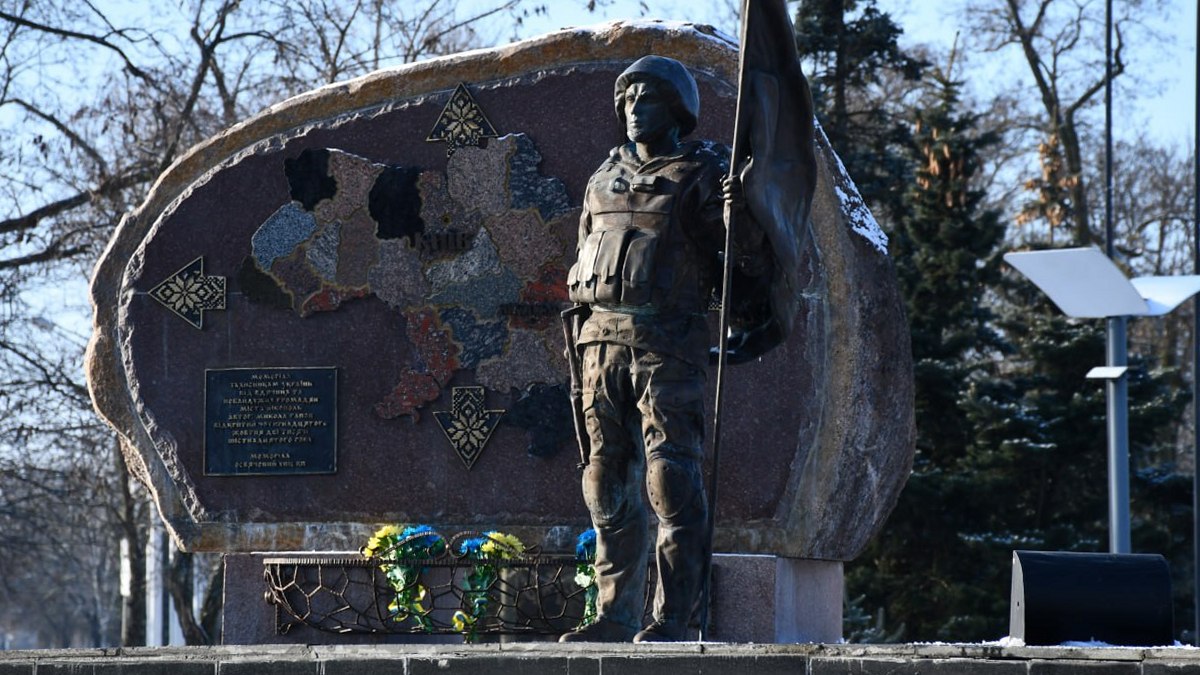 Нікопольці вшанували память полеглих за Україну в День Соборност